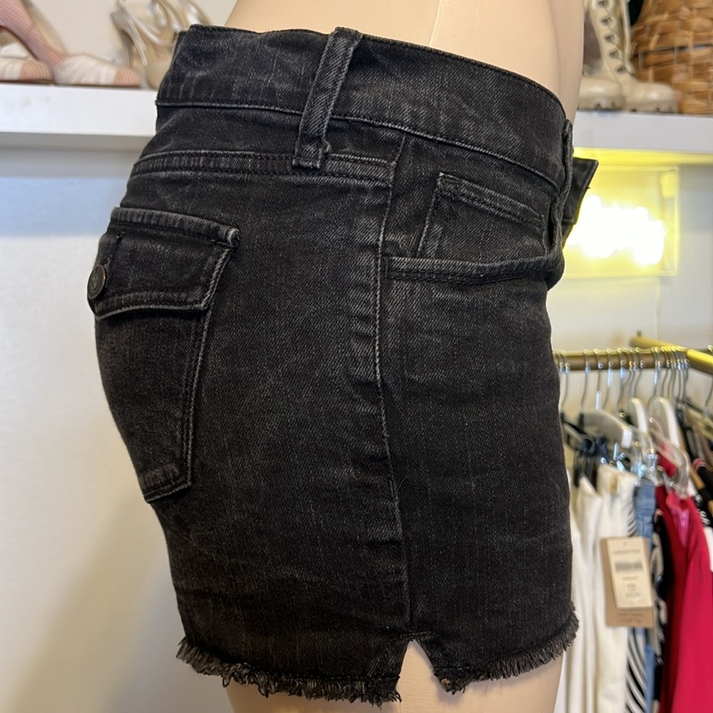 Old Navy Diva Black Med Washed Frayed Shorts 8 (32-33”W| 3”I) - Picture 5 of 12